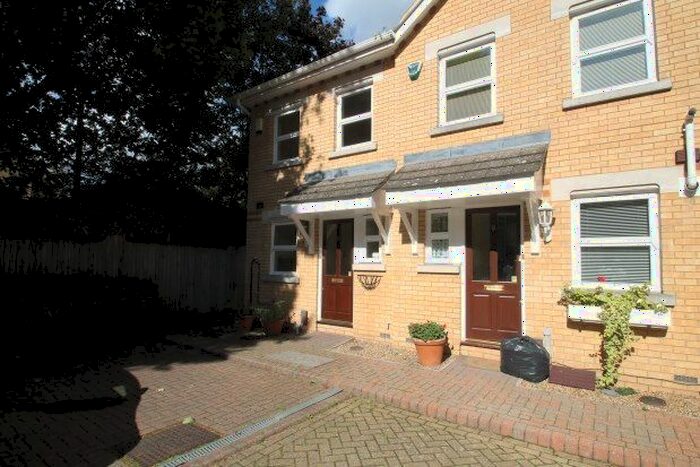 2 Bedroom Property To Rent In Meadside Close, Beckenham, BR3