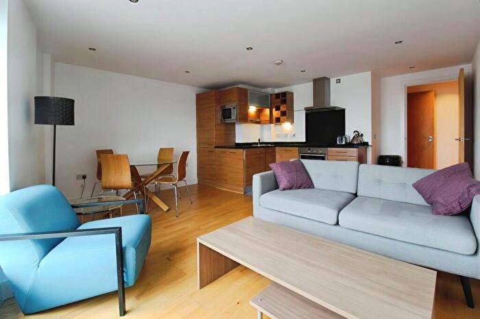 2 Bedroom Flat To Rent In The Boulevard, Leeds, West Yorkshire, Uk, LS10