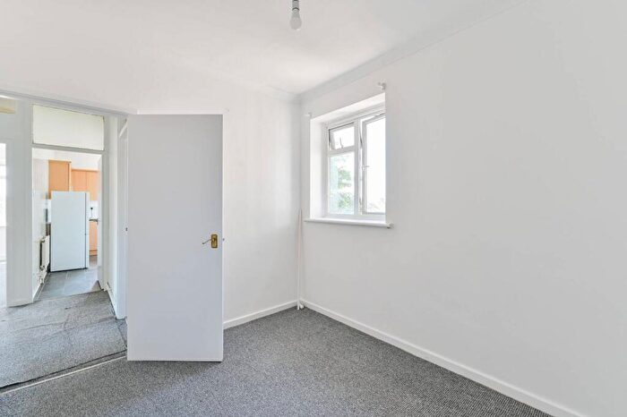 3 Bedroom Flat To Rent In London Road, Mitcham, CR4