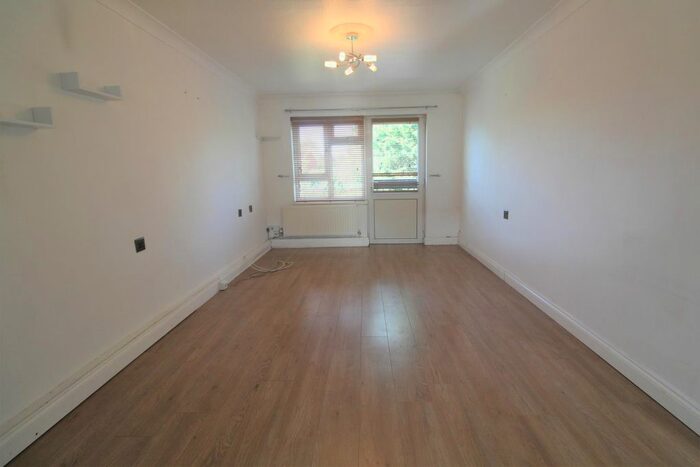 1 Bedroom Flat To Rent In Wheatcroft, Cheshunt, Waltham Cross, EN7