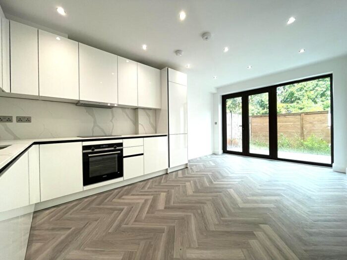 4 Bedroom Terraced House To Rent In Larkshall Road, Chingford, E4