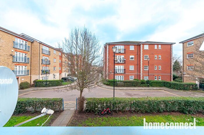 2 Bedroom Flat For Sale In Queensberry Place, London, E12