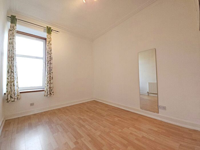 2 Bedroom Flat To Rent In Tullideph Road, Dundee, DD2