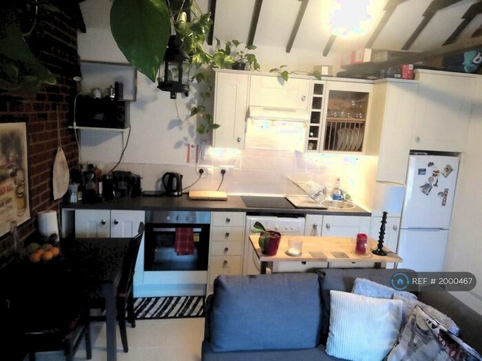 1 Bedroom Bungalow To Rent In Chauffeurs Cottage, Lingfield, RH7