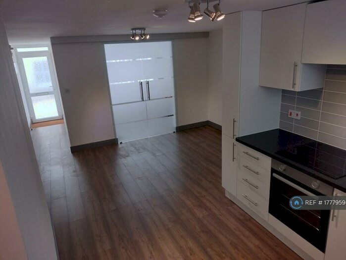 1 Bedroom Flat To Rent In Lower Lux Street, Liskeard, PL14