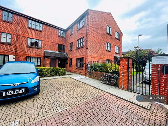 2 Bedroom Flat To Rent In Longlands Court, Mitcham, CR4