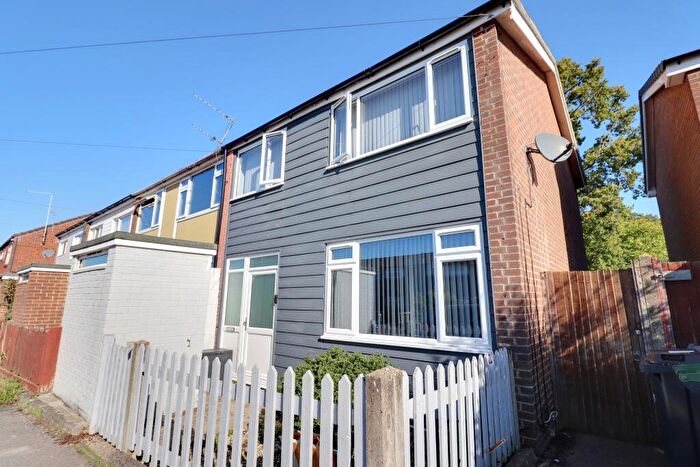 3 Bedroom End Of Terrace House For Sale In Chaucer Close, Waterlooville, PO7