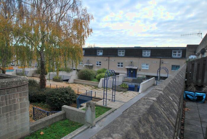 2 Bedroom Flat To Rent In Lampards Buildings, Bath, BA1