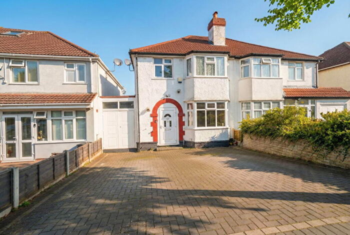 3 Bedroom Semi Detached House For Sale In Brooklands Road, Hall Green, B28