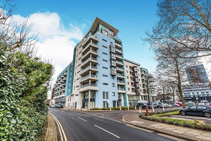 2 Bedroom Apartment To Rent In Sapphire Court, Ocean Village, SO14