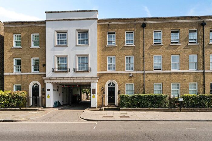 2 Bedroom Apartment For Sale In Pickering Close, Hackney, E9