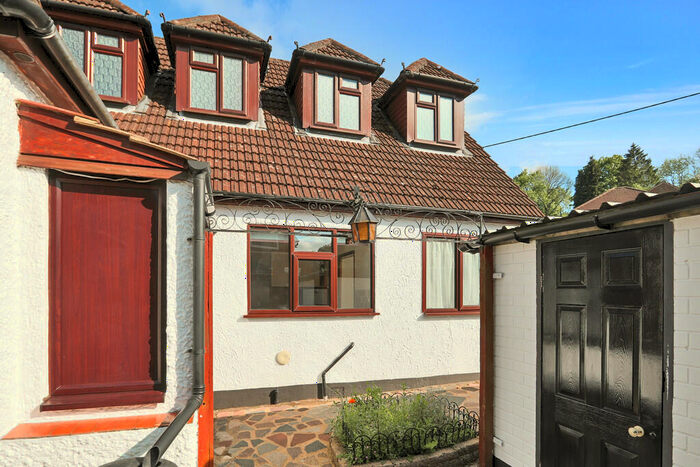 2 Bedroom Semi-Detached House For Sale In Waddington Avenue, Coulsdon, CR5