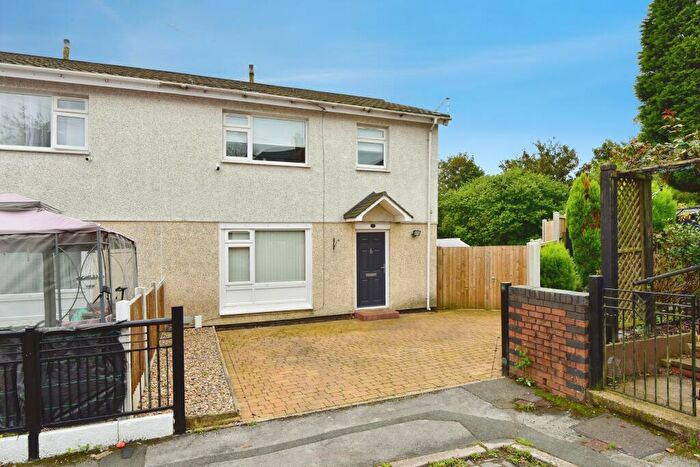 3 Bedroom Semi-Detached House For Sale In Winghay Place, Chell Heath, Stoke-on-trent, ST6