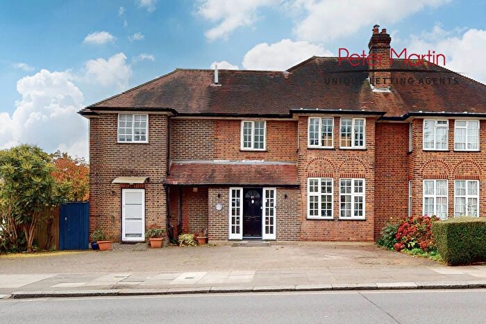 4 Bedroom Terraced House To Rent In Edgwarebury Lane, Edgware, HA8
