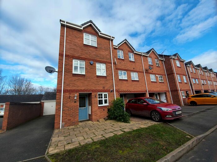 4 Bedroom End Of Terrace House To Rent In Vernon Drive, Market Drayton TF9