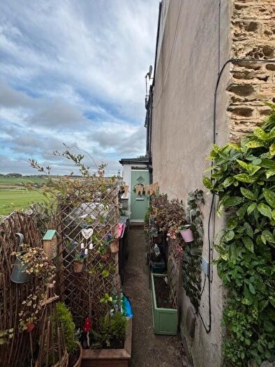 1 Bedroom Cottage For Sale In Barnsley Road, Thorpe Hesley, S61