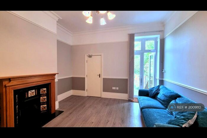 3 Bedroom Flat To Rent In Temple Road, London, N8