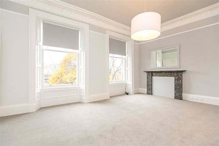 4 Bedroom Flat To Rent In St Bernards Crescent, Edinburgh, EH4