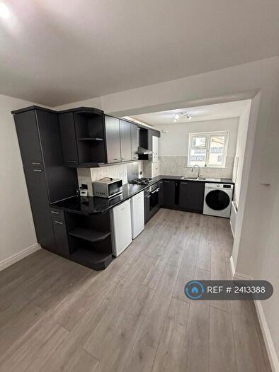 3 Bedroom Flat To Rent In Oak End Way, Gerrards Cross, SL9