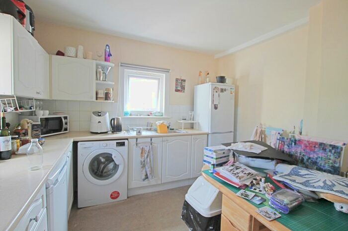 1 Bedroom Flat To Rent In Albemarle Gardens, New Malden, KT3