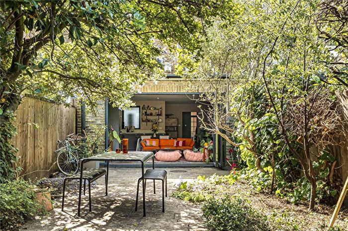 2 Bedroom Apartment For Sale In Grove Road, London, E3