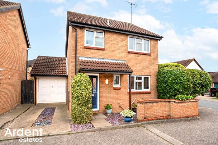 3 Bedroom Detached House For Sale In Steeple Close, Heybridge, CM9