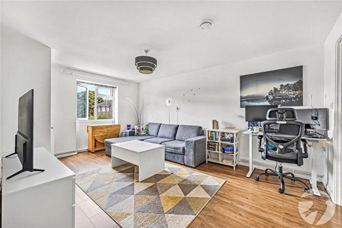 1 Bedroom Maisonette For Sale In Pollard Walk, Sidcup, Kent, DA14