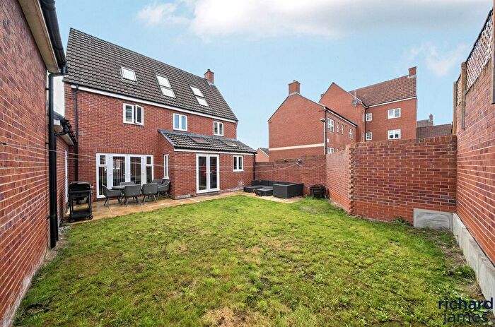 5 Bedroom Detached House For Sale In Cloatley Crescent, Royal Wootton Bassett, Royal Wootton Bassett, SN4