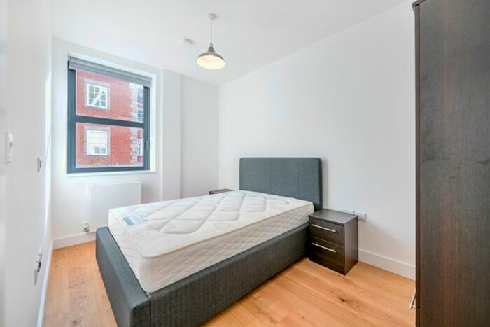 1 Bedroom Flat To Rent In Bridge Road, Chertsey KT16