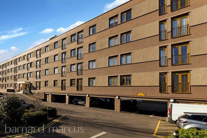 Studio To Rent In London Road, Cheam, Sutton, SM3