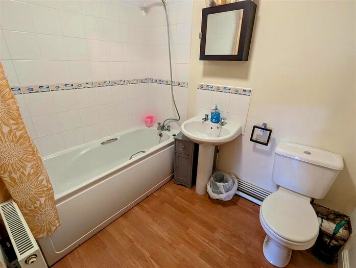 2 Bedroom Flat To Rent In Oakland Mews, Heath End Road, Nuneaton, CV10