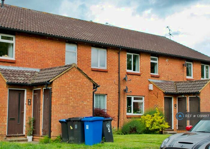 1 Bedroom Maisonette To Rent In Venton Close, Woking, GU21