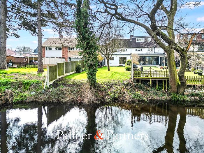 4 Bedroom Semi Detached House For Sale In Mayfield Road, Writtle, Chelmsford, Essex, CM1