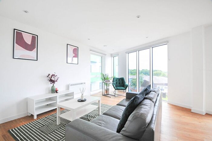 2 Bedroom Flat To Rent In City Court Trading Estate, Poland Street, Manchester, M4