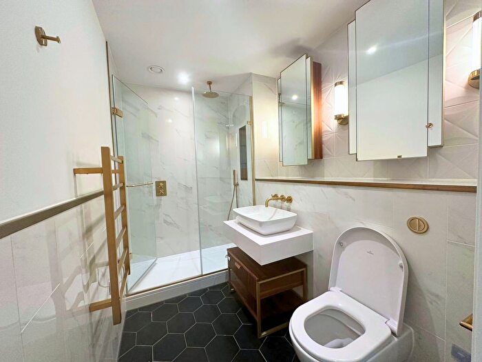 2 Bedroom Flat To Rent In Lockgate Road, London, SW6