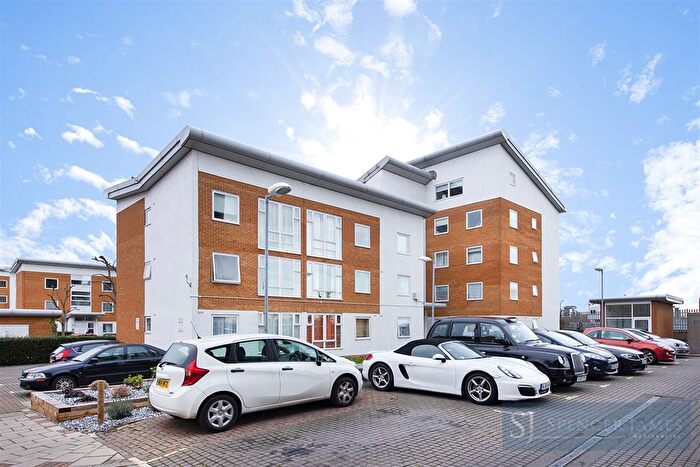 3 Bedroom Flat To Rent In Fishguard Way, E16