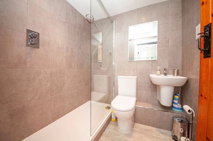 2 Bedroom Barn Conversion For Sale In Bowden, Nr Blackpool Sands Beach, TQ6