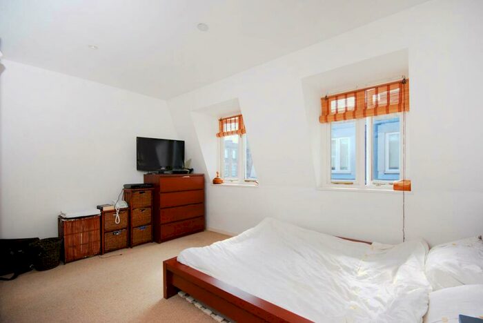 3 Bedroom Maisonette To Rent In Camberwell Road, Camberwell, London, SE5