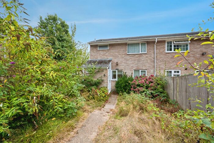 3 Bedroom End Of Terrace House For Sale In Sheldrake Gardens, Southampton, SO16