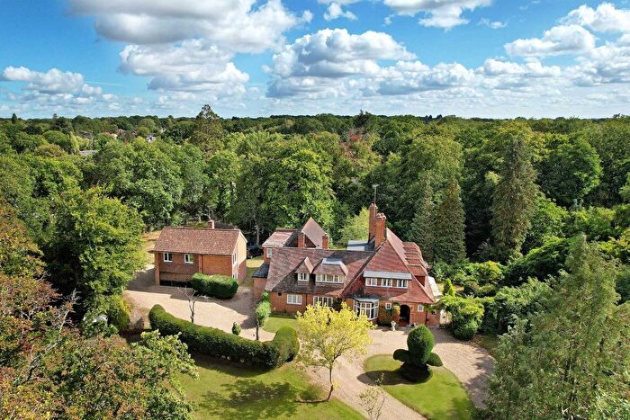 6 Bedroom Country House For Sale In The Avenue, Farnham Common, Buckinghamshire, SL2