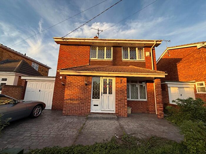2 Bedroom Detached House For Sale In Waarem Avenue, Canvey Island, SS8