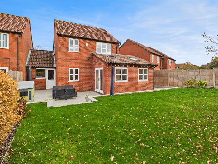 3 Bedroom Link Detached House For Sale In Valerian Close, Abbeymead, Gloucester, GL4