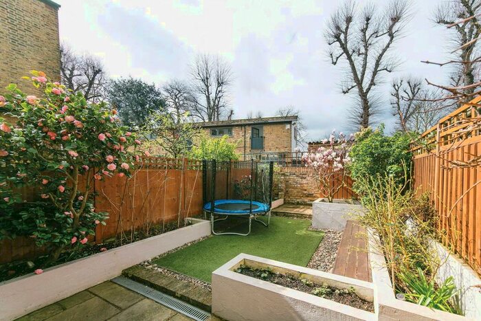 3 Bedroom Flat To Rent In Danemere Street, West Putney, London, SW15