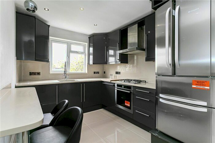 3 Bedroom Flat To Rent In Stile Hall Gardens, Chiswick, London, W4