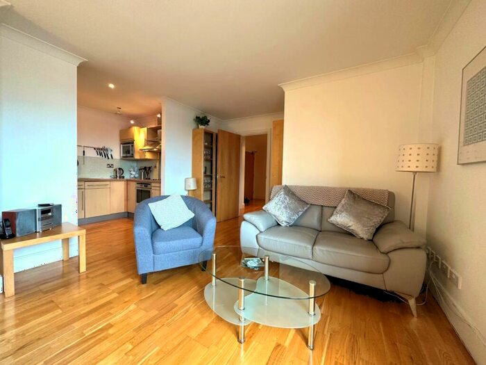 2 Bedroom Flat To Rent In Merchants Quay, East Street, Leeds, West Yorkshire, Uk, LS9