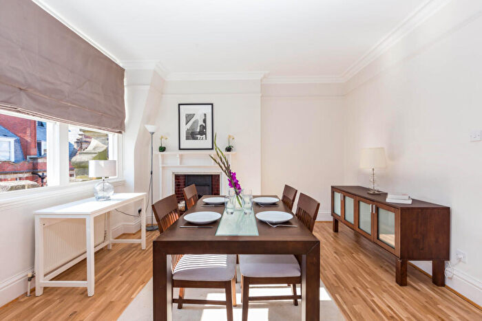 2 Bedroom Apartment To Rent In Clarence Gate Gardens, Glentworth Street, London, NW1