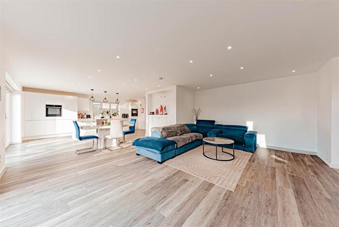 5 Bedroom Detached House For Sale In Foreland Heights, Ramsgate, CT11