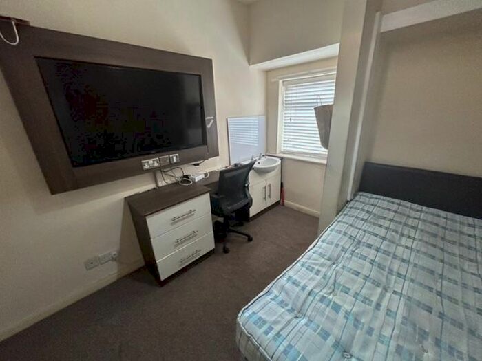 8 Bedroom Terraced House To Rent In Fitzroy Street, Hull, HU5