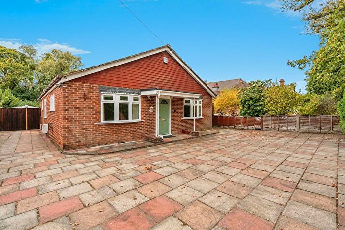 2 Bedroom Detached Bungalow For Sale In Botley Road, North Baddesley, Southampton, SO52