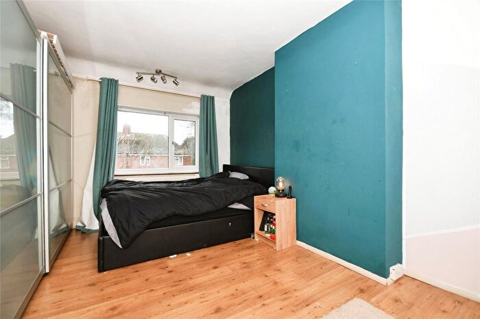 3 Bedroom Terraced House For Sale In St. Augustines Crescent, Chesterfield, Derbyshire, S40